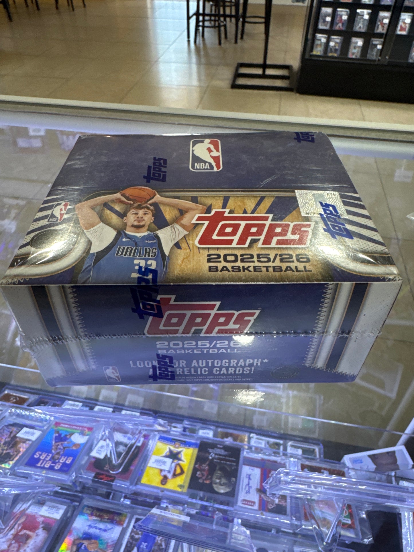2025-26 Topps basketball retail box